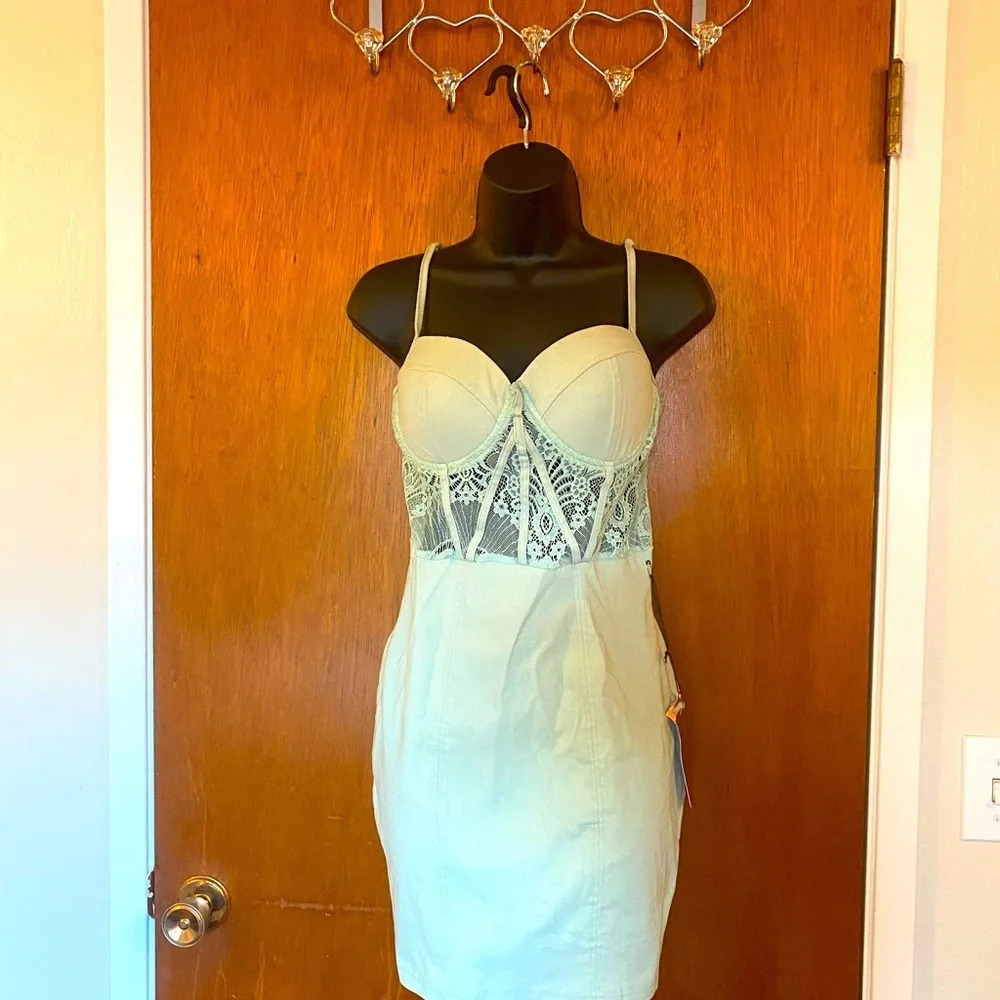 🆕 Haute Monde Mint Green Dress with Lace Accent